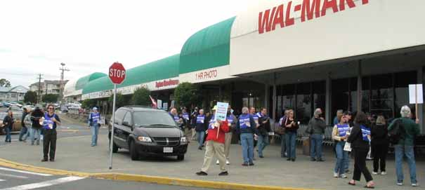 Tom Ludwig photo: TNG Canada members leaflet outside Victoria Wal-Mart